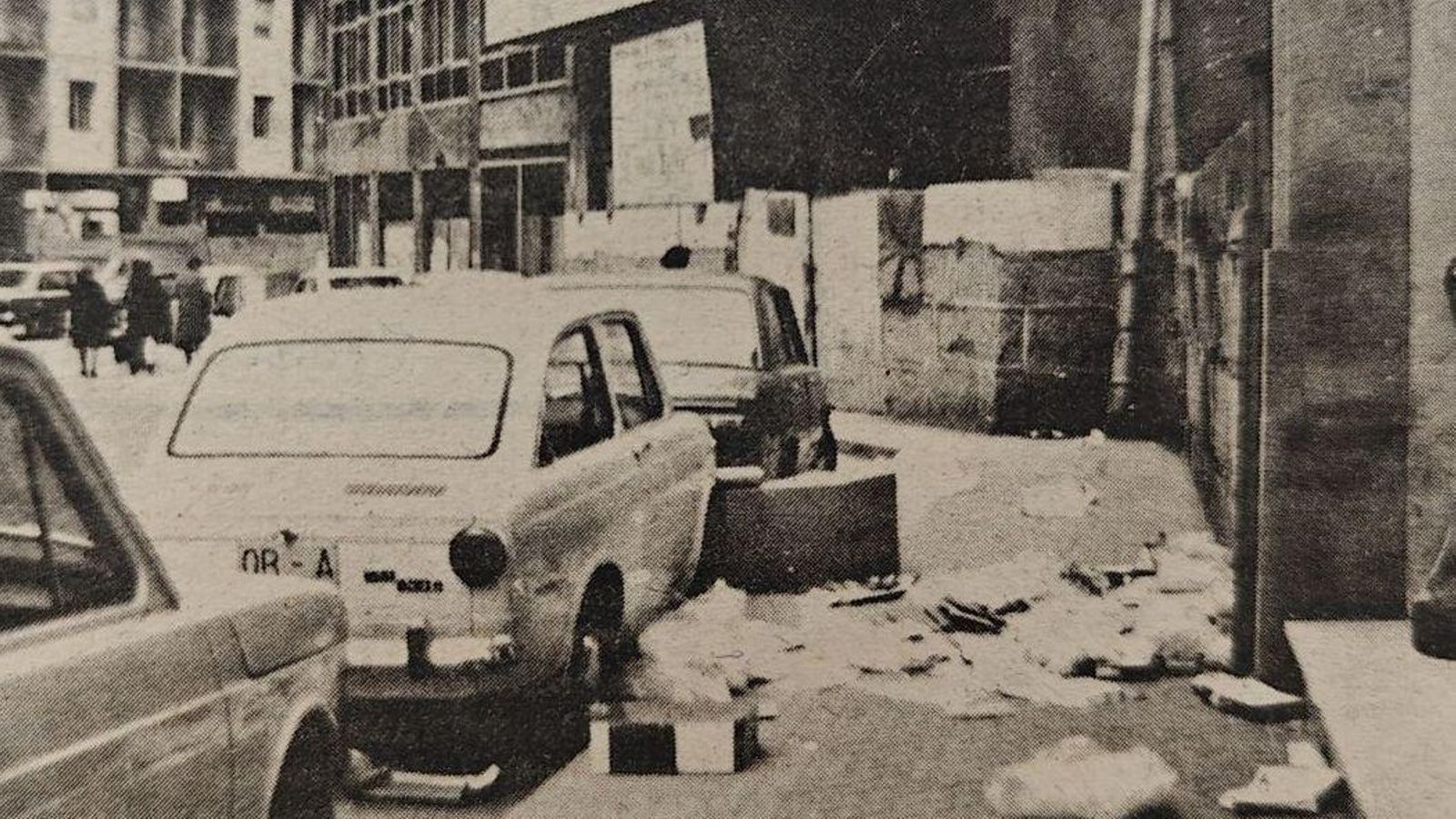 La calle de Reza repleta de basura.