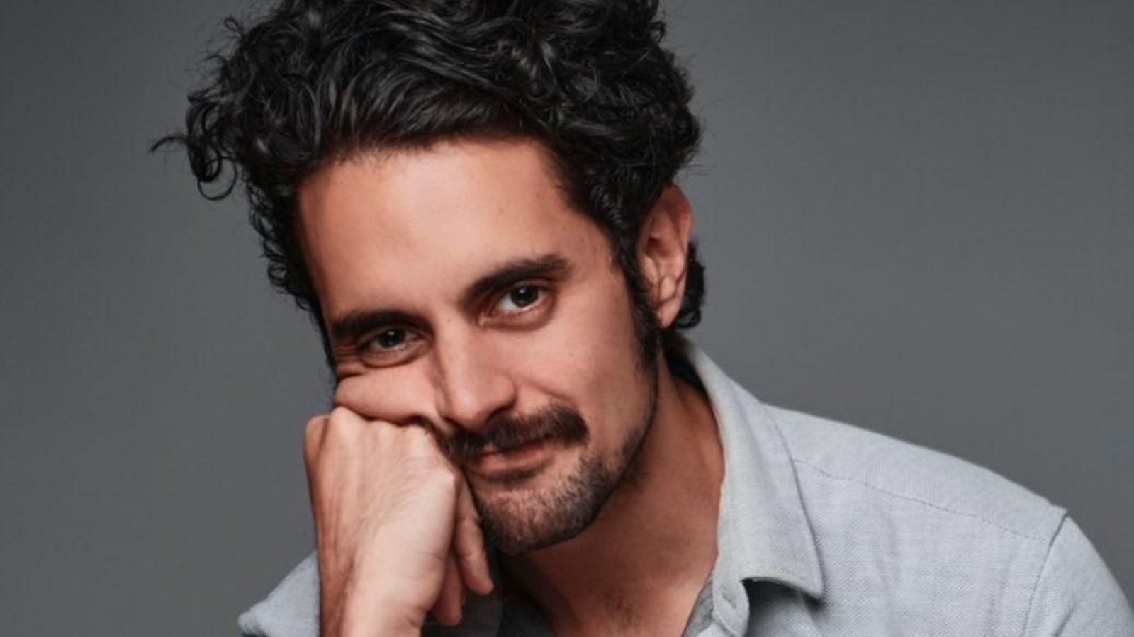 El actor y director peruano Alejandro Clavier.