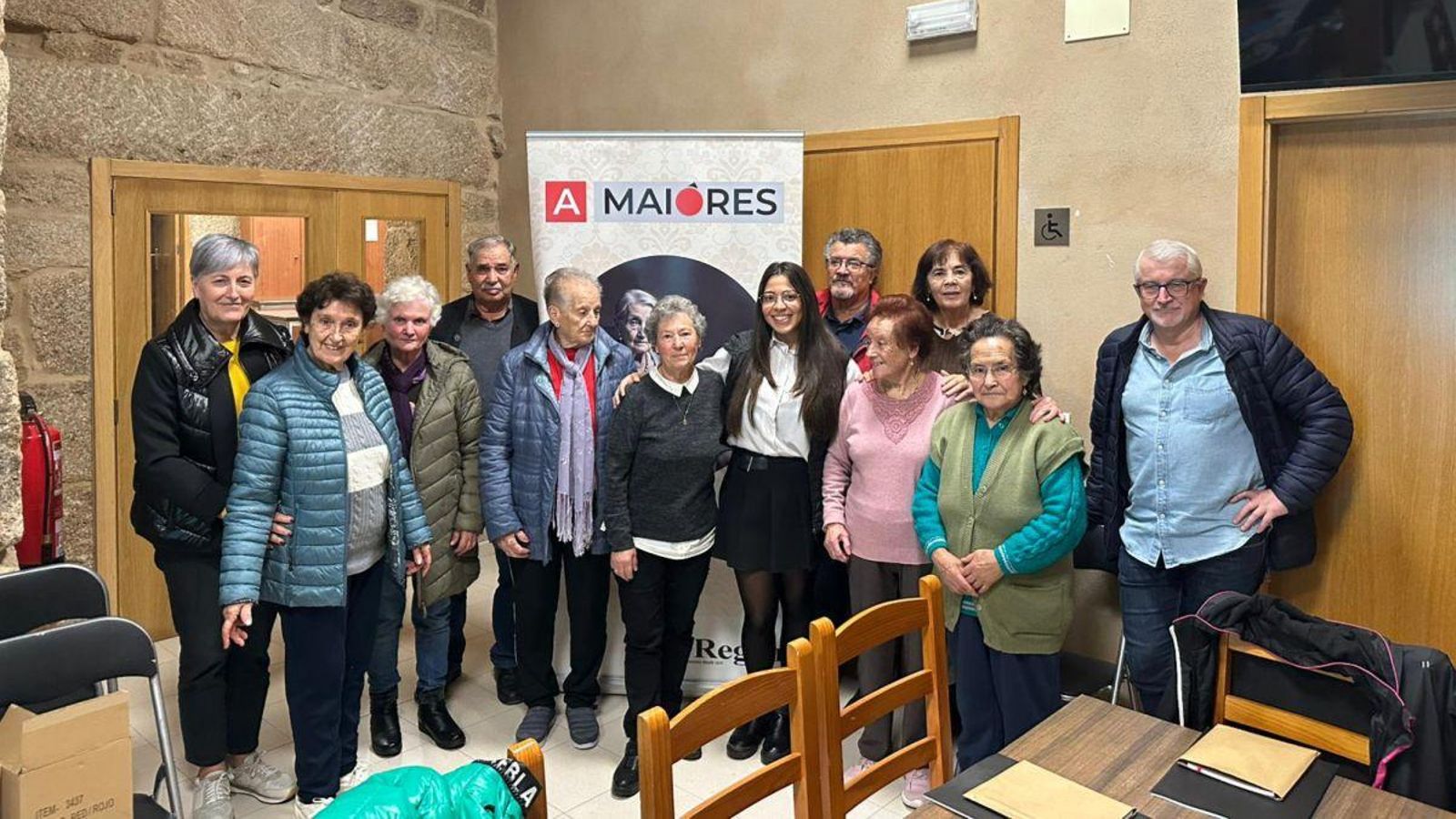 En la Asociación de Vecinos de San Cibrao, once asistentes compartieron su interés por el conocimiento del mundo digital.