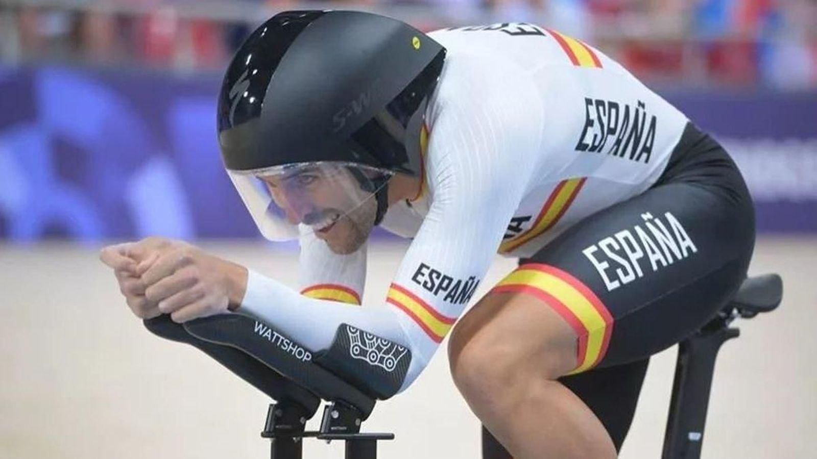 Damián Ramos, en pleno esfuerzo en la prueba de persecución individual ayer en París.