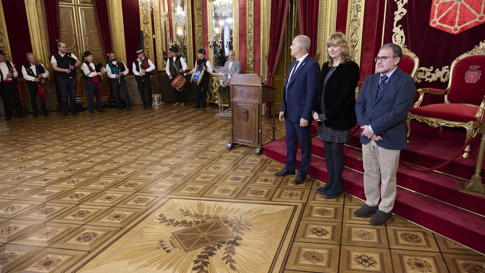Actuacion de uno de los grupos durante la presentación