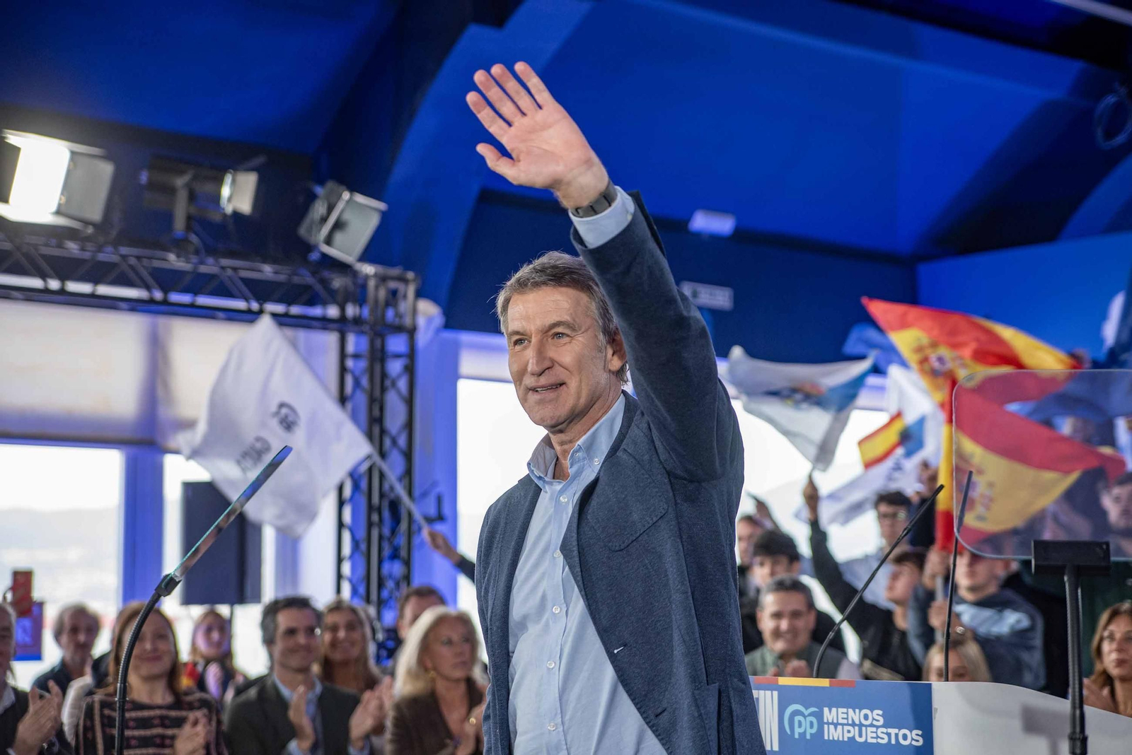 Galería | Feijóo hace parada en Vigo con la precampaña electoral del 29-N