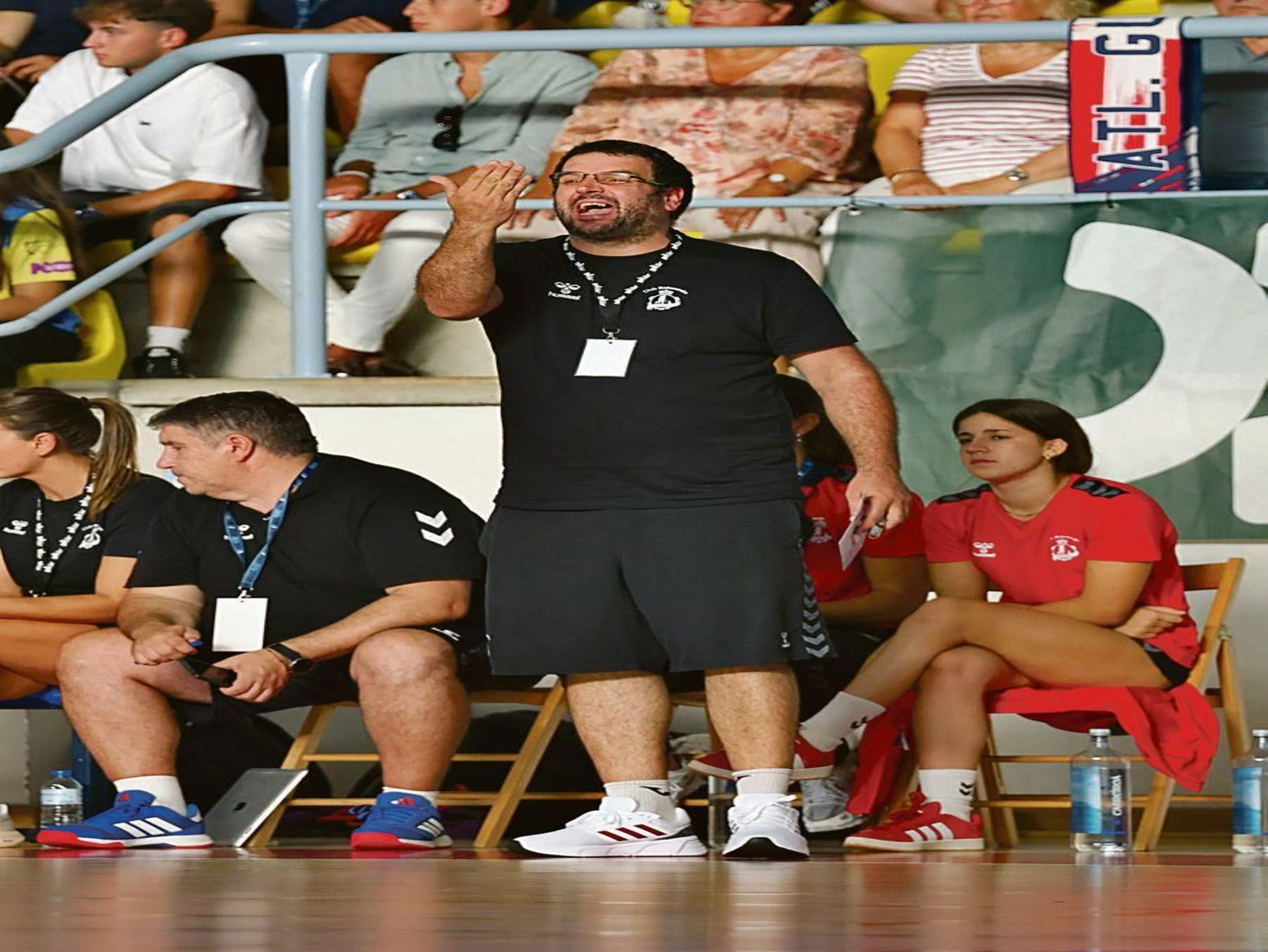 EI técnico cangués del Porriño, Isma Martínez, durante uno de los partidos de la pretemporada.