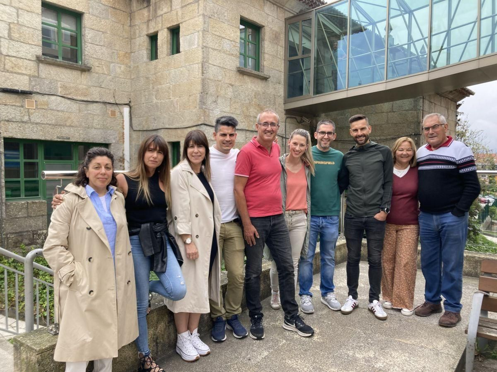 Juan González y algunos de los concejales que le acompañarán en el Concello.