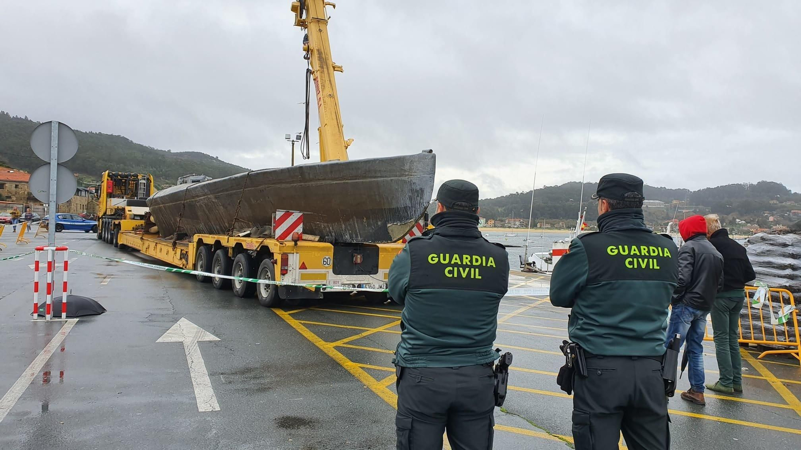 El narcosubmarino en la Ría de Aldán // JV Landín