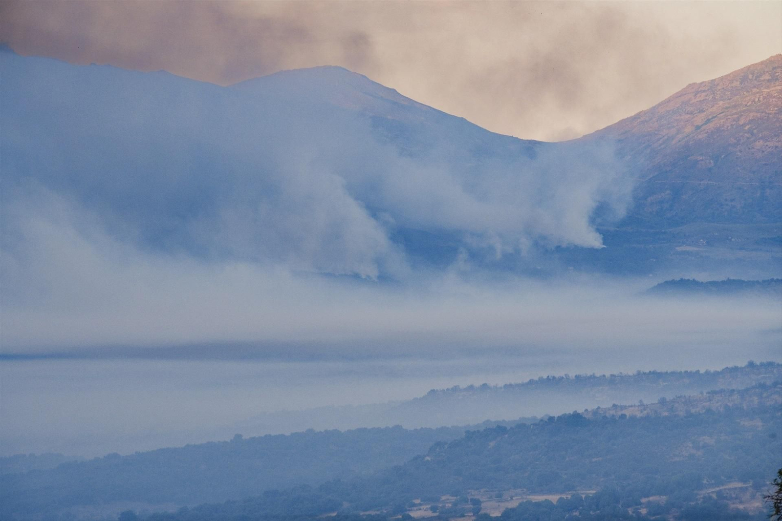 Madrid y Ávila rodeados de incendios forestales en emergencia de interés nacional, en fotos