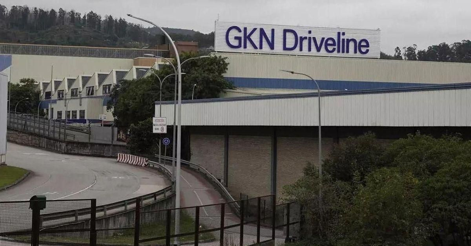 Instalaciones de GKN en Balaídos, junto a la planta de Stellantis.