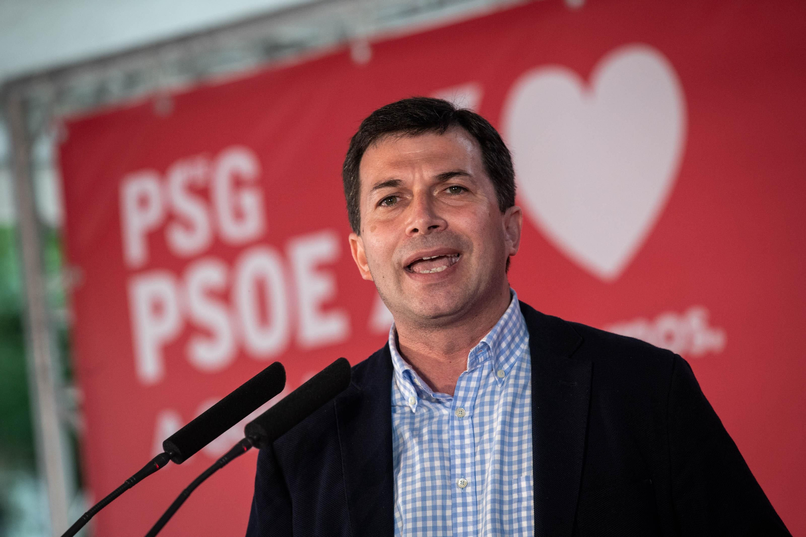 OURENSE (XARDÍNS DO POSÍO). 27/06/2020. OURENSE. El presidente del gobierno, Pedro Sánchez, acompaña al candidato a la Xunta de Galicia, Gonzalo Caballero y a Marina Ortega en un mitin del PSdeG-PSOE. FOTO: ÓSCAR PINAL

Gonzalo Caballero