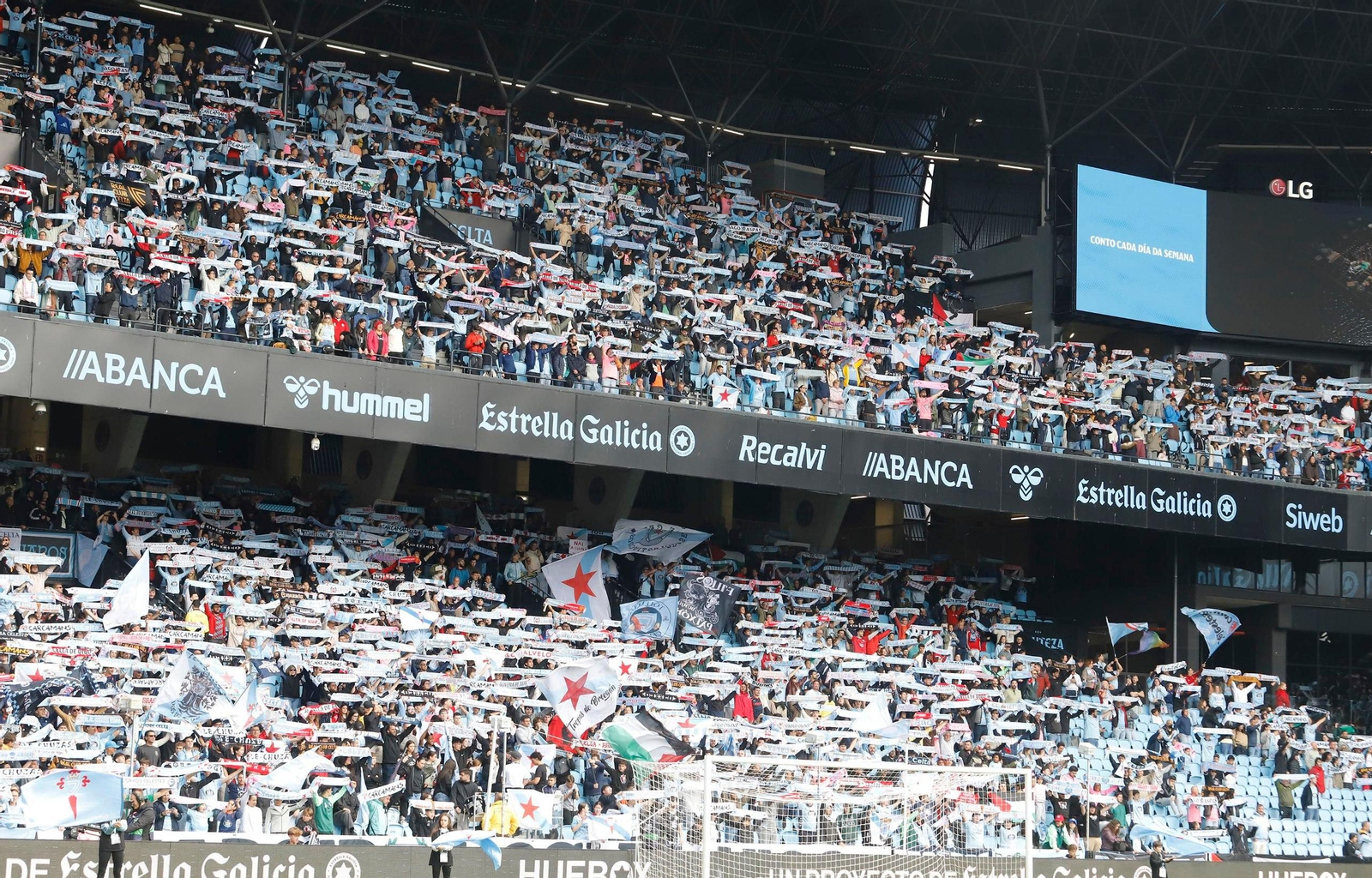 Algo más de 15.000 personas siguieron el Celta-Elche.