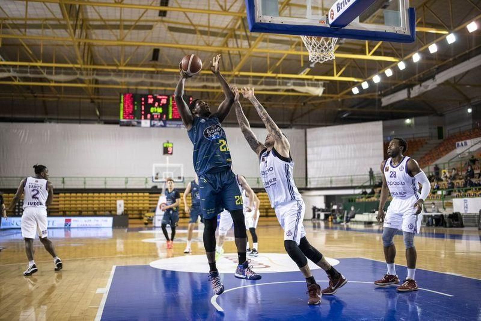 Partido de LEB Oro en el Pazo Paco Paz entre el COB y el Valladolid // FOTO: ÓSCAR PINAL