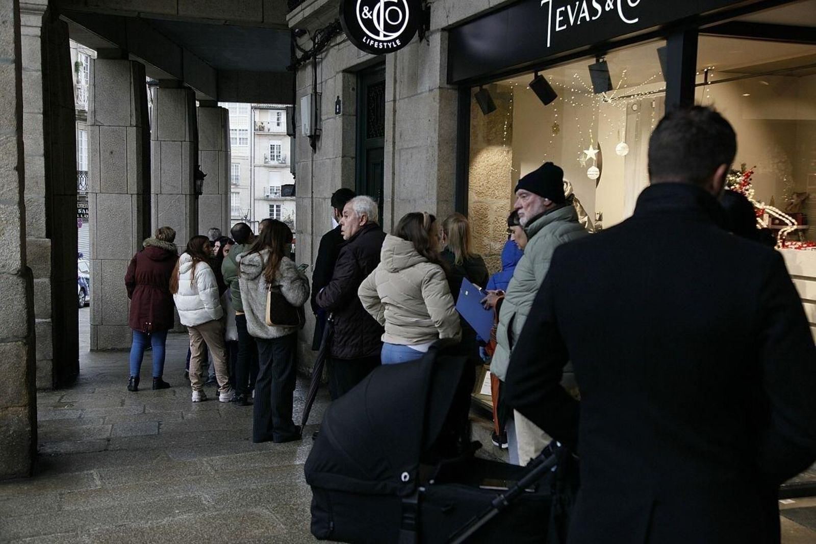 Colas en el Concello de Ourense.