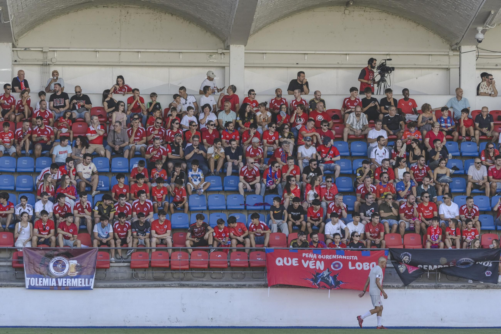 Galería |  O Couto vive una jornada de calor y una nueva derrota de la UD Ourense en Primera Federación