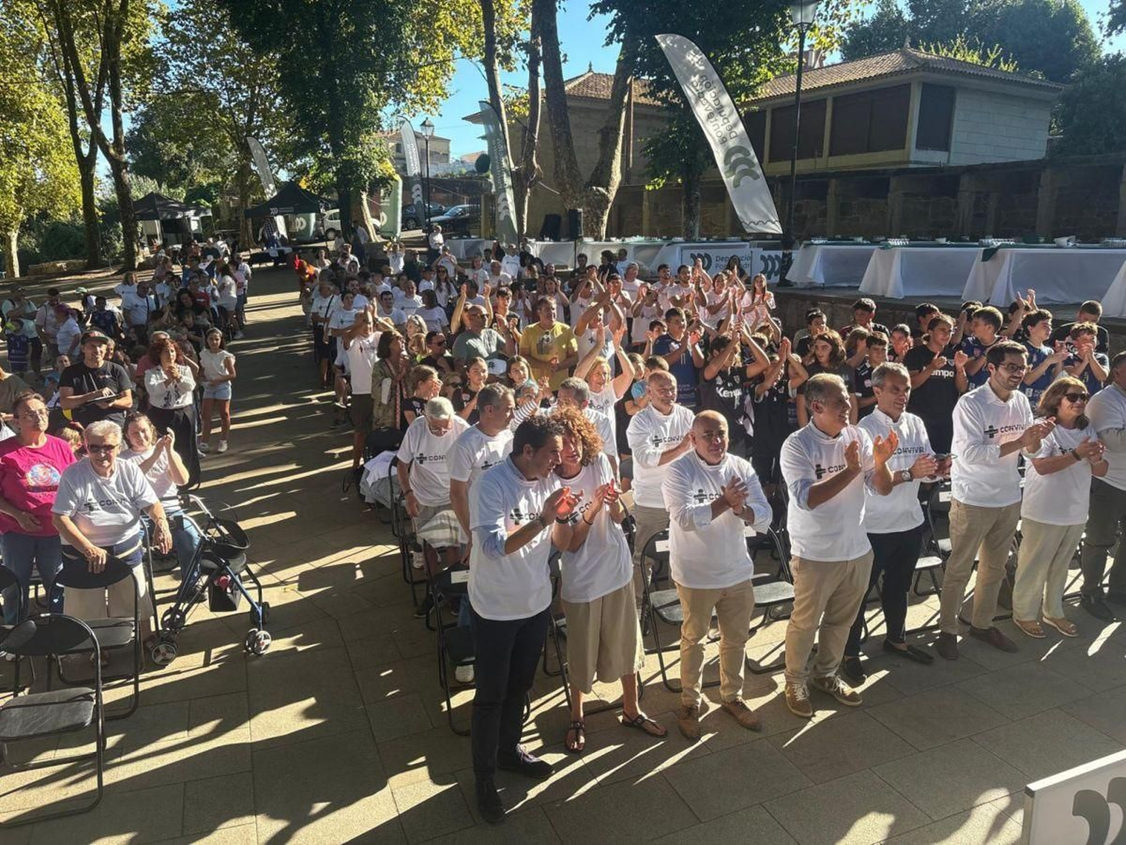 El Adro de la iglesia de Darbo acogió el acto de la Diputación de inicio del programa +Convivencia.