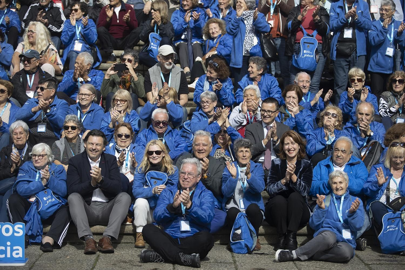 Miranda con los participantes de Reencontros con Galicia en la edición 2024