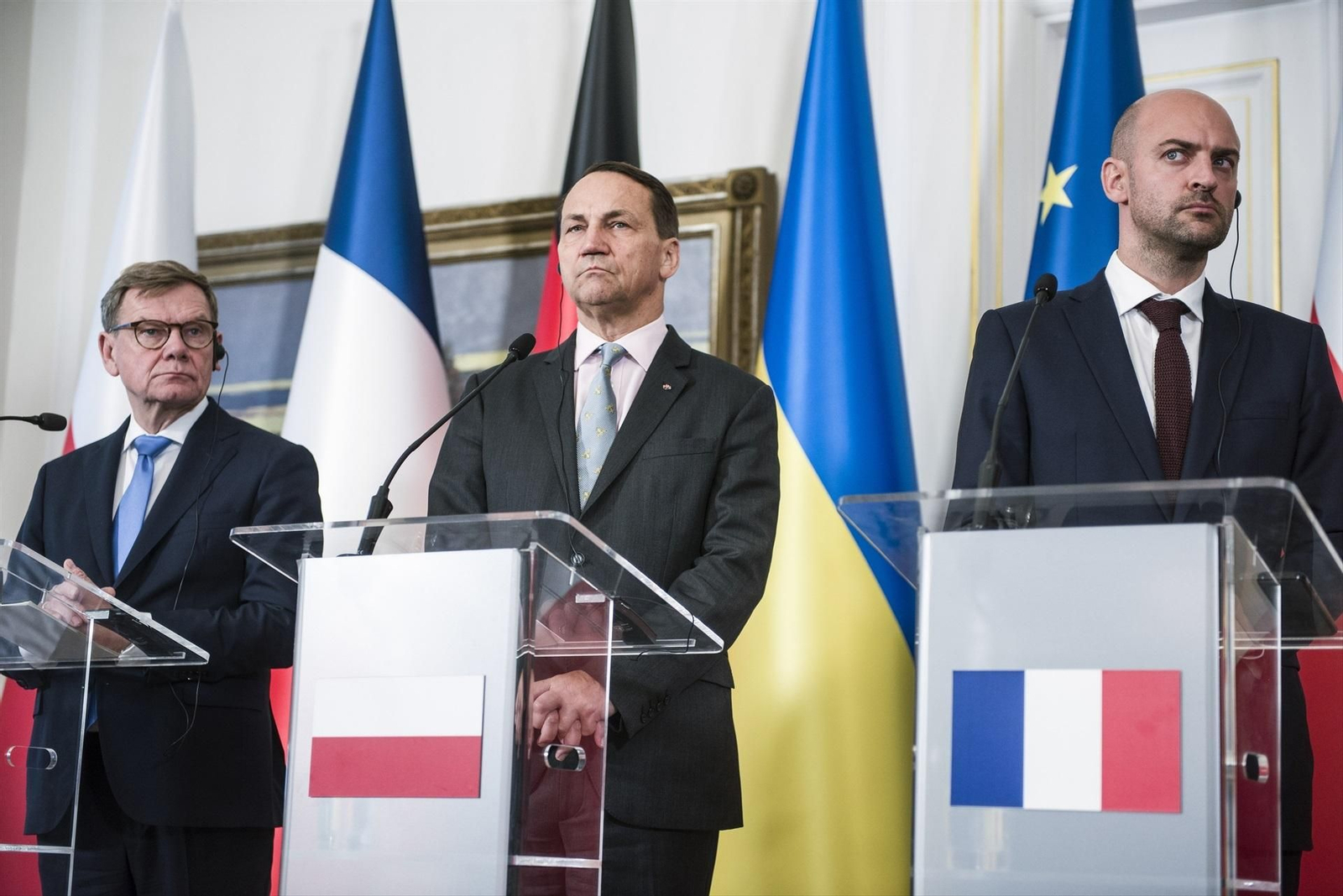 Johann Wadephul, Radoslaw Sikorski y Jean-Noël Barrot, ayer en Weimar.
