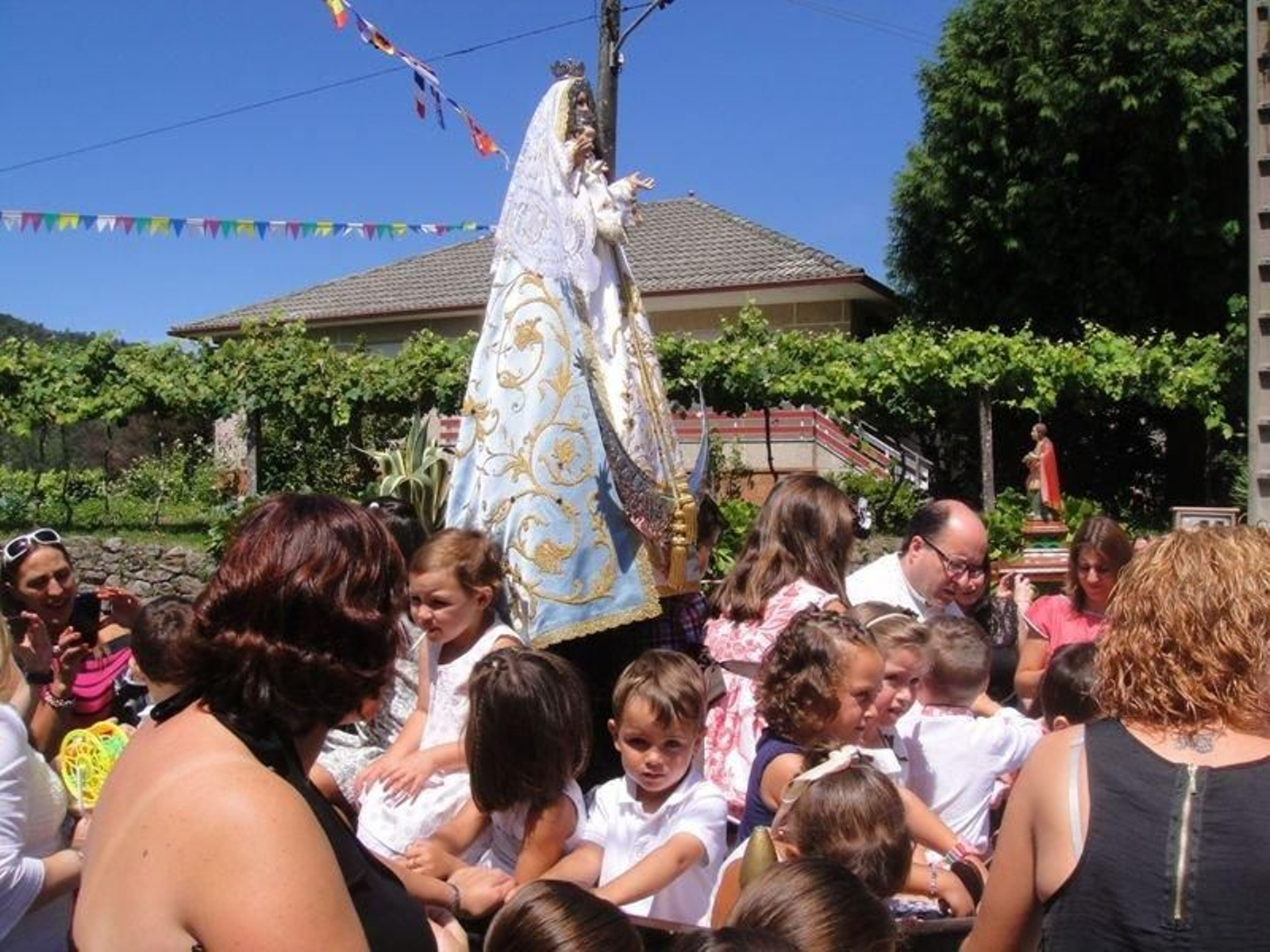 La Virgen Blanca fue la protagonista y centro de atención de la fiesta.
