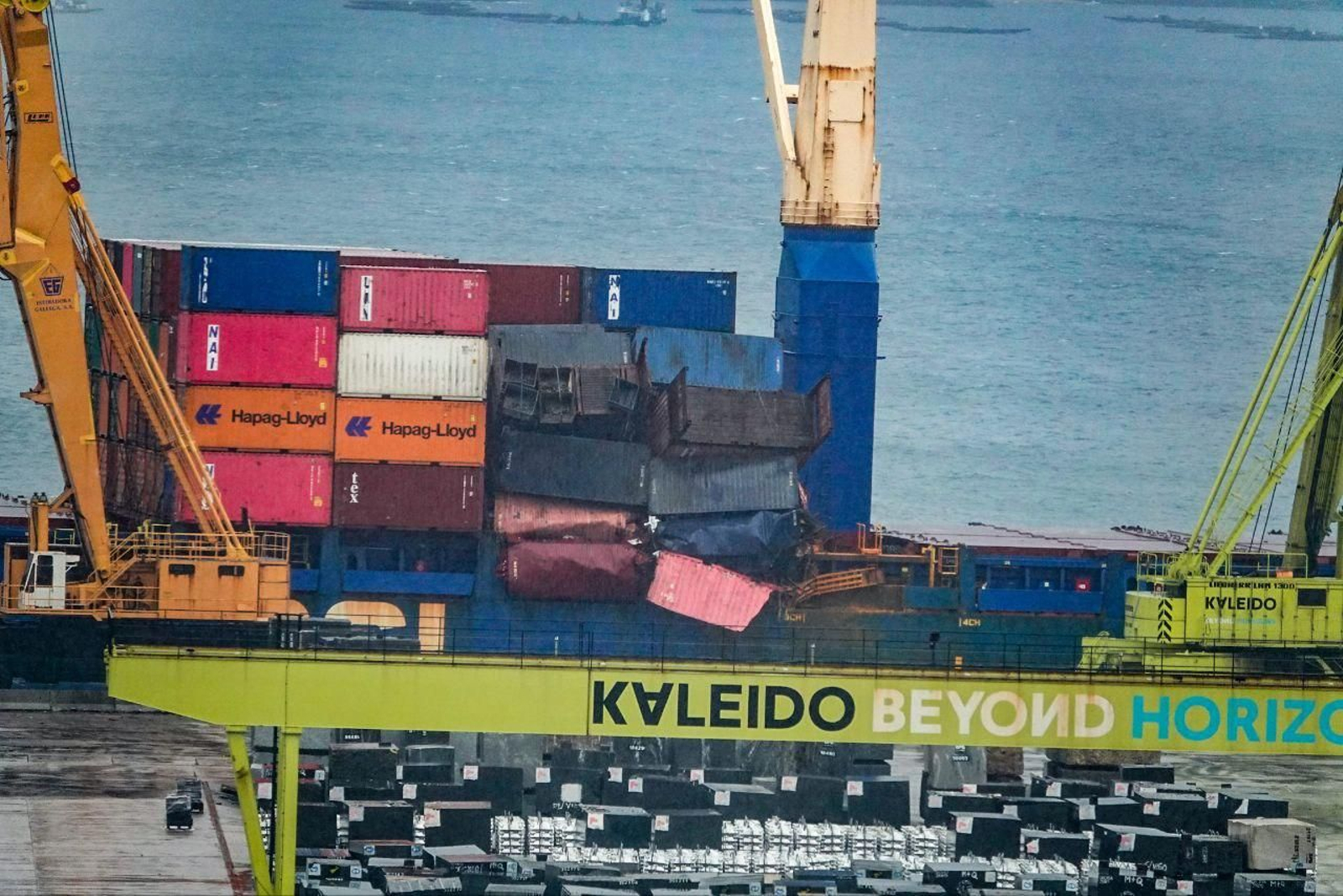 El portacontenedores accidentado, atracado en Vigo.