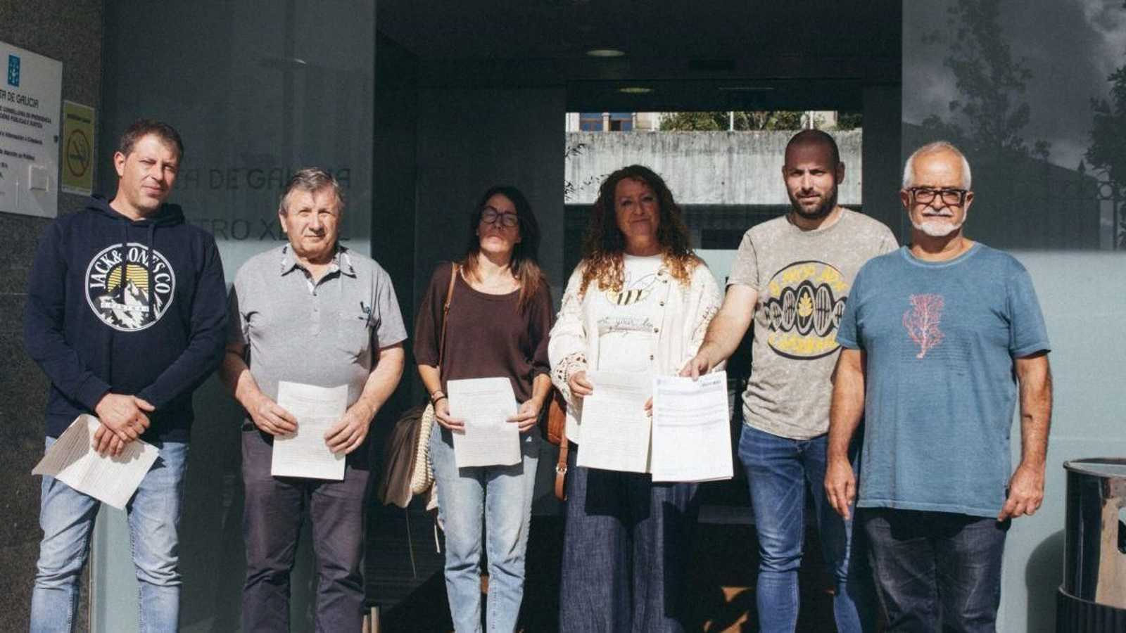 Representantes del sector, ayer ante el Registro de la Xunta.