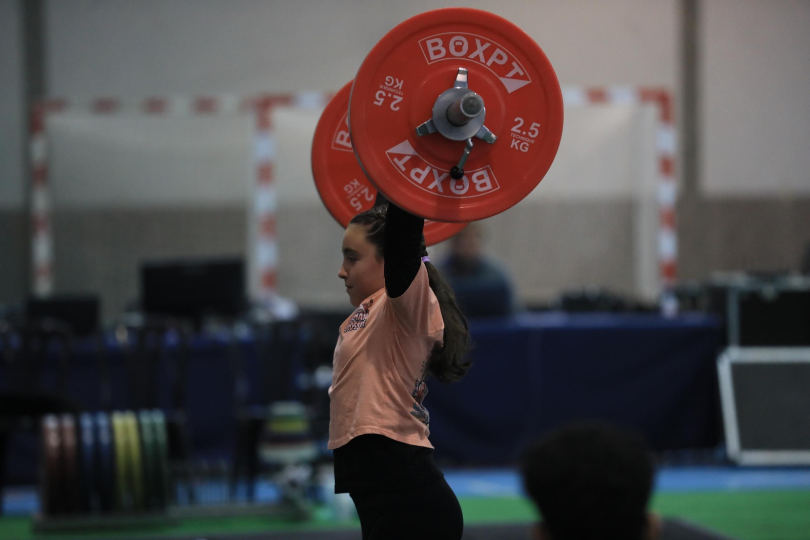 Galería | El futuro de la halterofilia gallega se cita en Oira