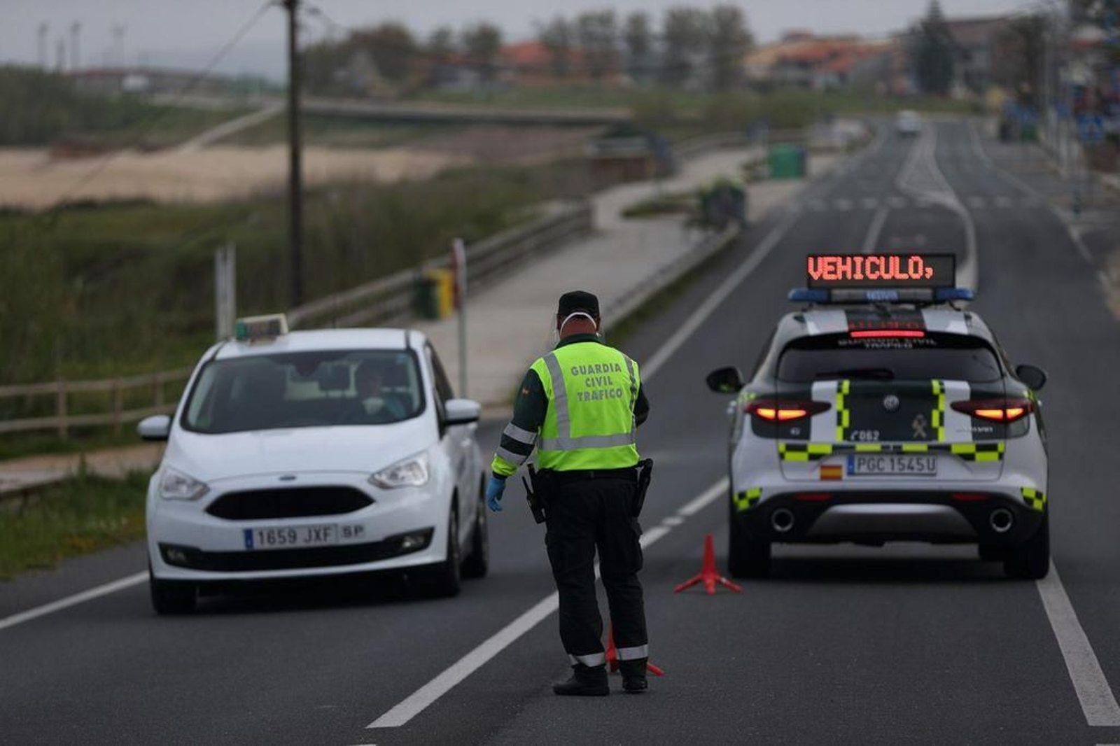 Control de la Guardia Civil en la playa de la Lanzada8