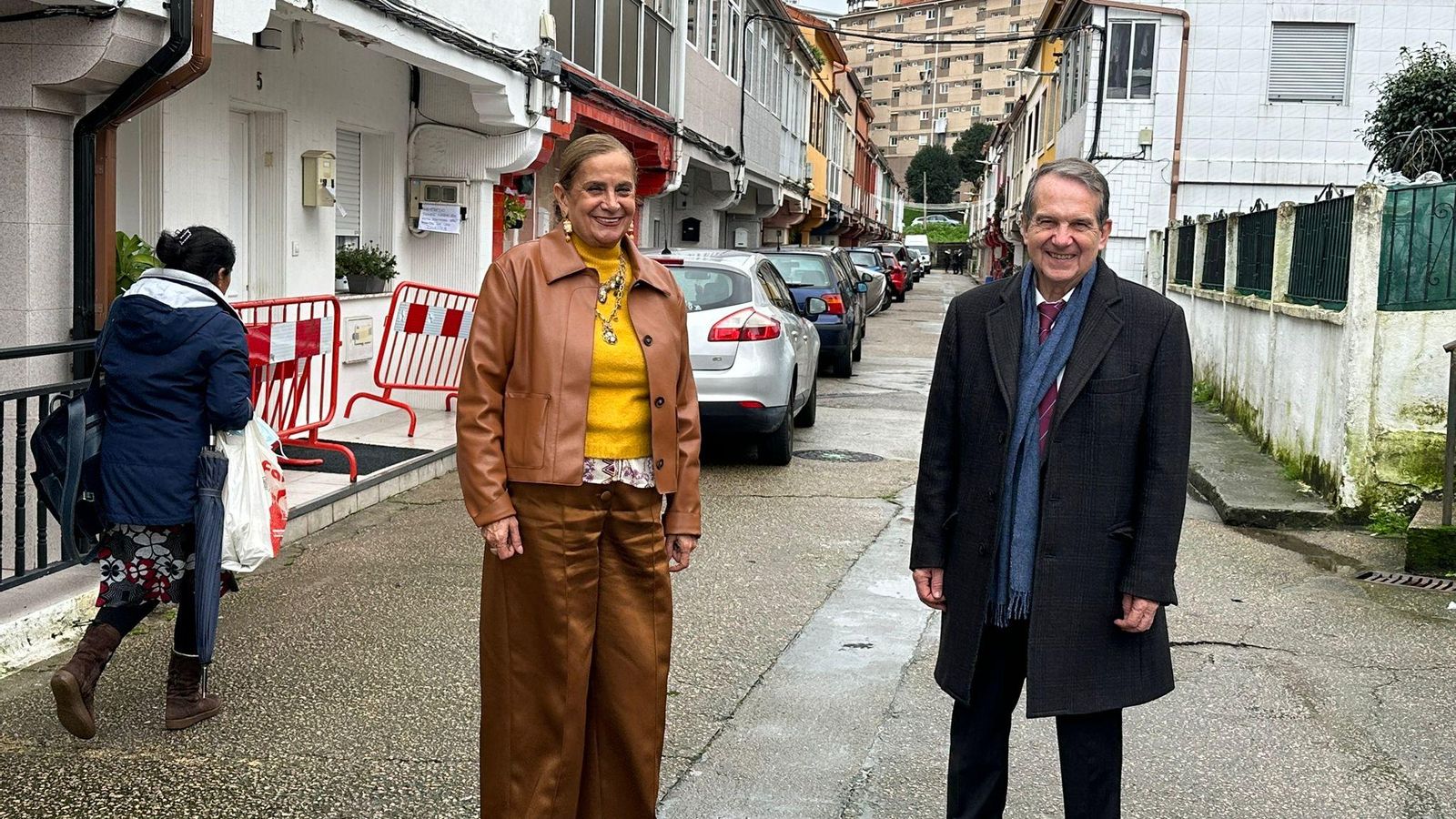 Abel Caballero y Carmela Silva ayer en el barrio del Rocío.