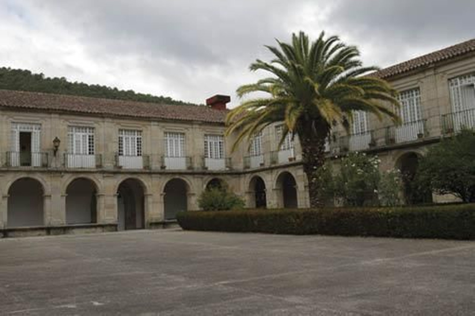 Edificio de la Residencia Nosa Señora dos Anxos de Ribadavia (MIGUEL ÁNGEL).