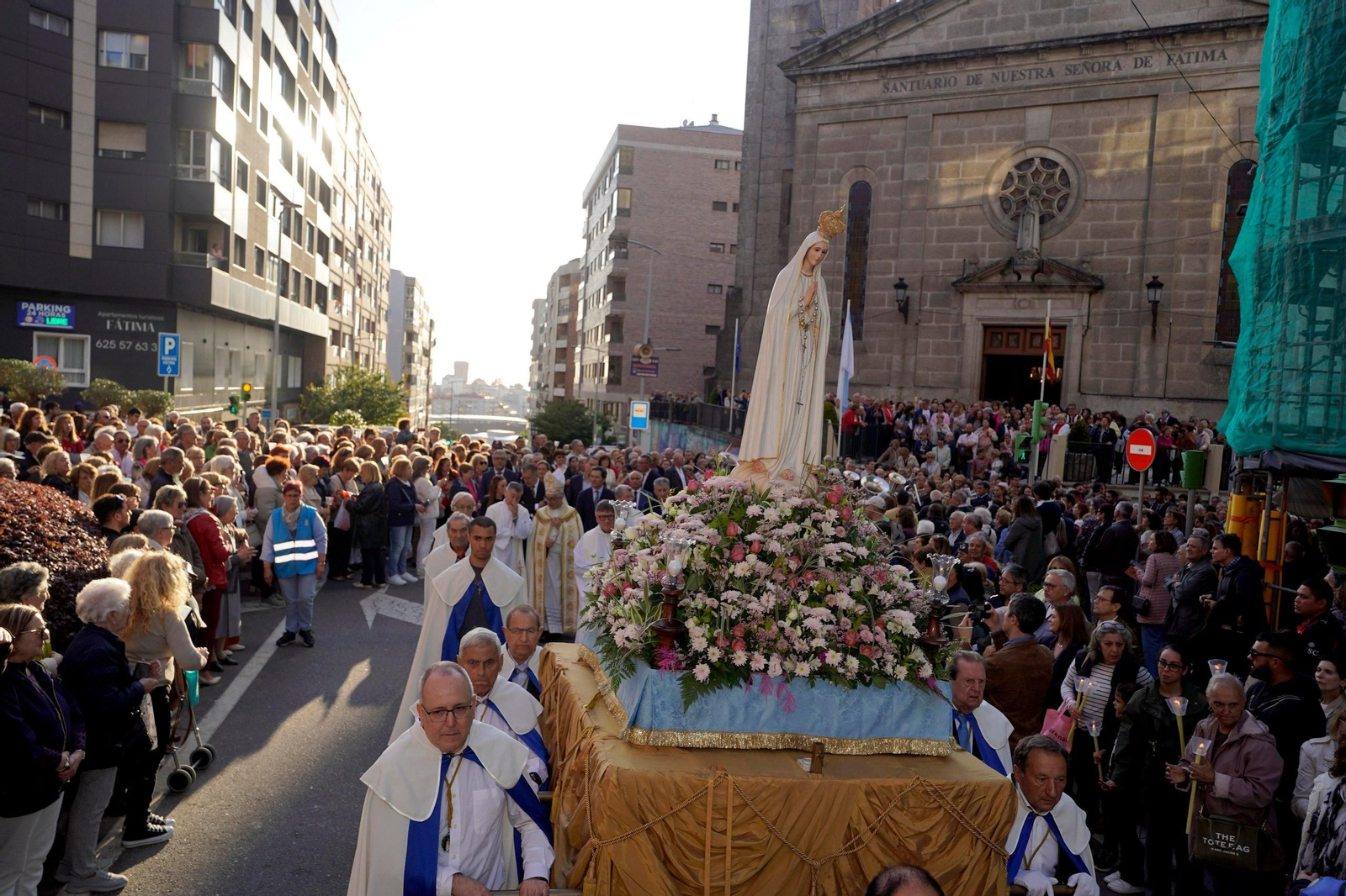 Galería | La devoción recorre las calles de Vigo por la Virgen de Fátima