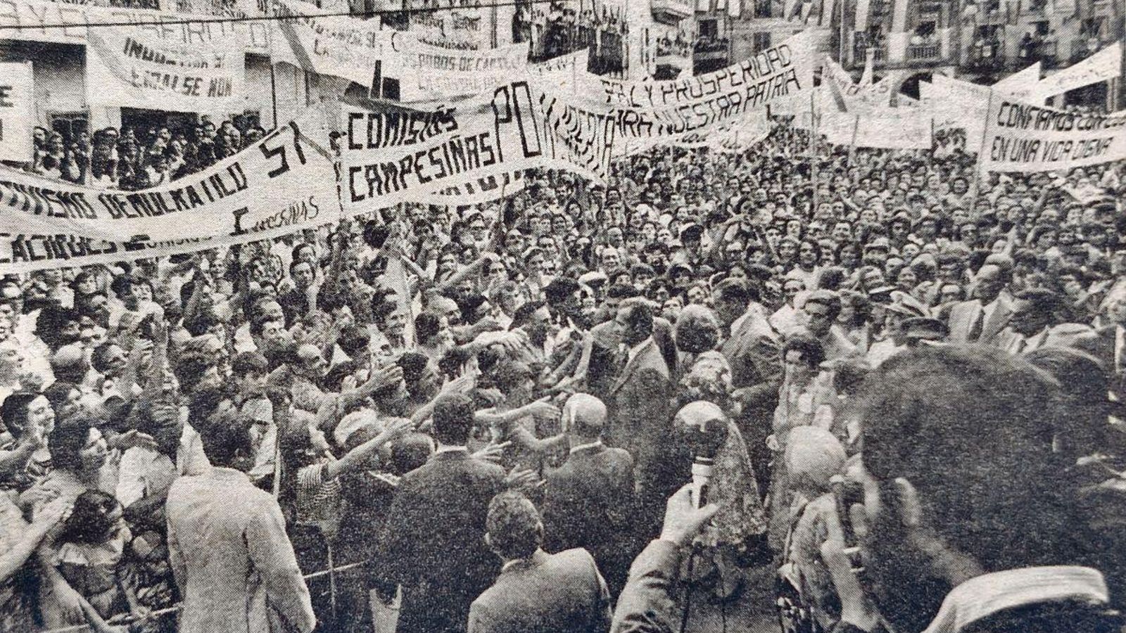 Los Reyes de España aclamados en Ribadavia.