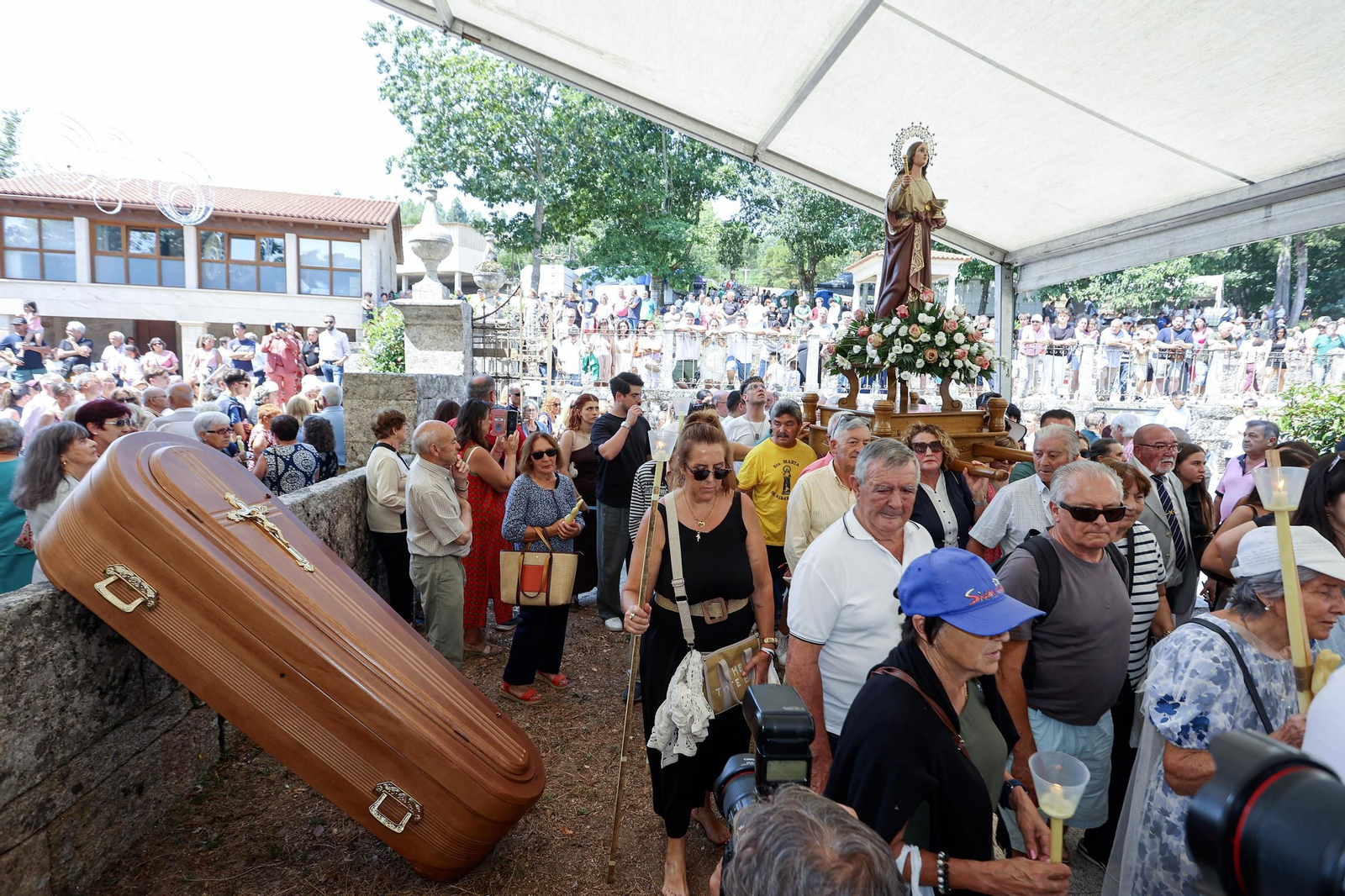 Galería | Ribarteme procesiona a Santa Marta sin "caixóns"