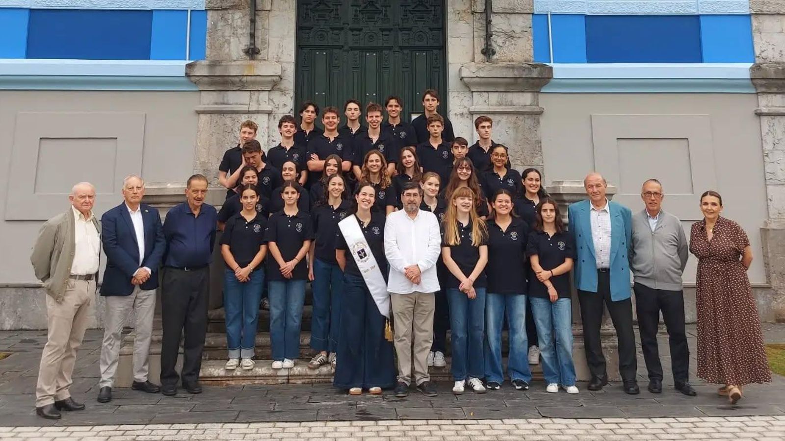 Jóvenes del Centro Asturiano de México durante su visita al Archivo