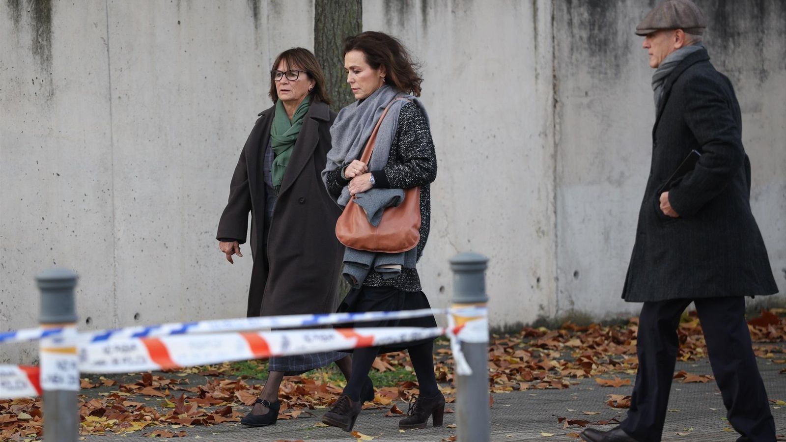 La hija de Jordi Pujol, Marta Pujol Ferrusola (i) y Pere Pujol Ferrusola (d), este lunes a su llegada a la Audiencia Nacional.