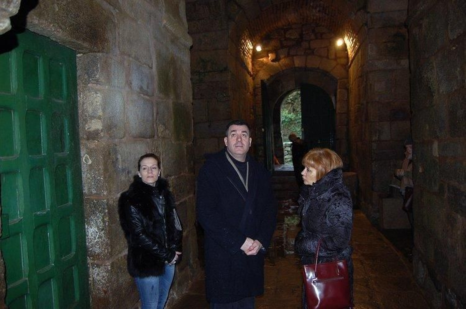 La concejal Sandra Quintas, a la izquierda, con el conselleiro y la jefa territorial de Educación, Mercedes Gallego.