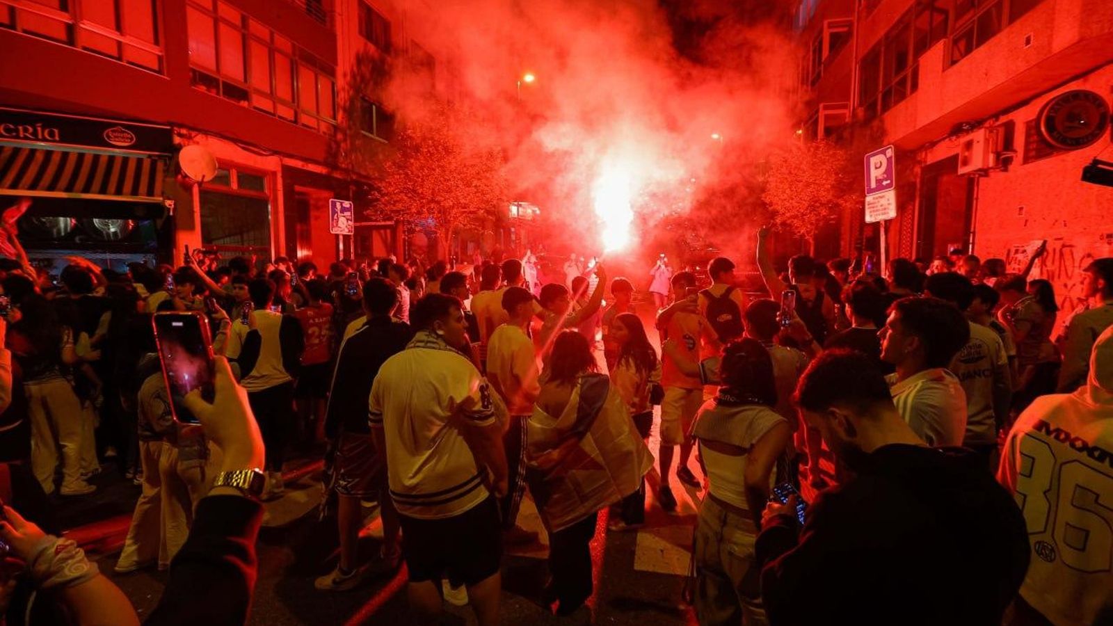Galería | La afición celeste celebra el billete a Europa del Celta
