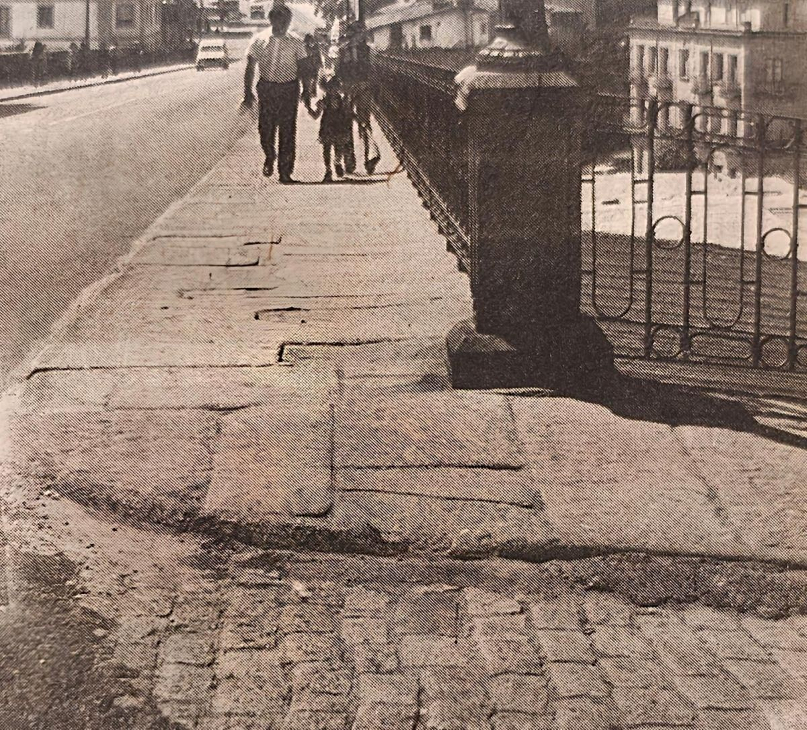 Accesos peligrosos al puente de La Burga.