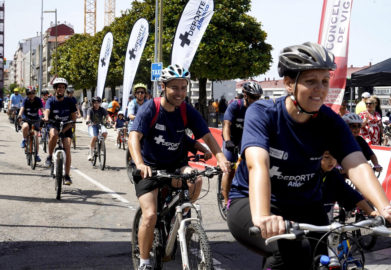 Galería | El ciclismo toma Vigo con la primera edición del Día de la Bici de Atlántico