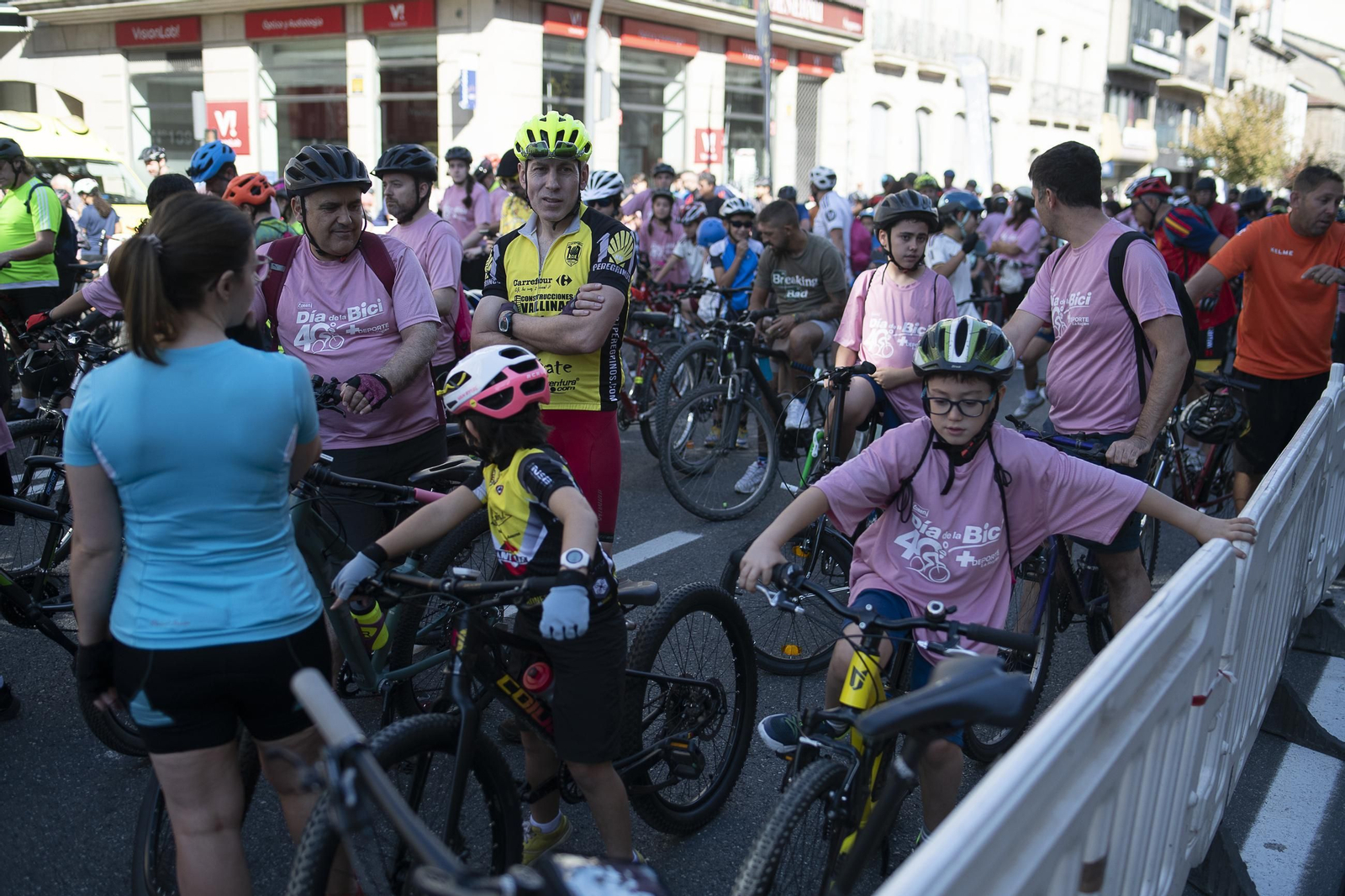 Galería | Ourense disfruta de un Día da Bici con sol, ambiente familiar y regalos