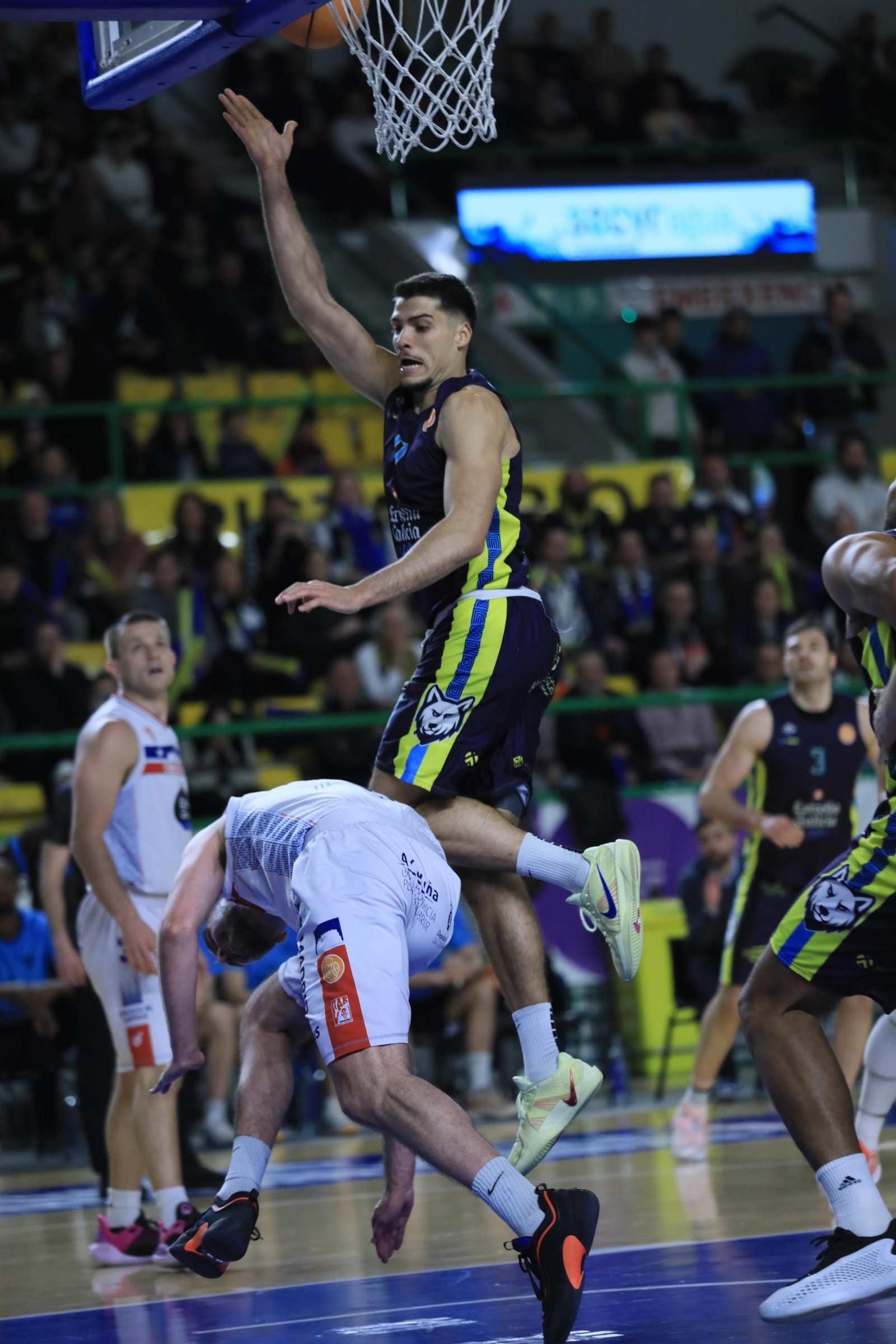 Galería | El Pazo, a reventar para el derbi COB-Obradoiro