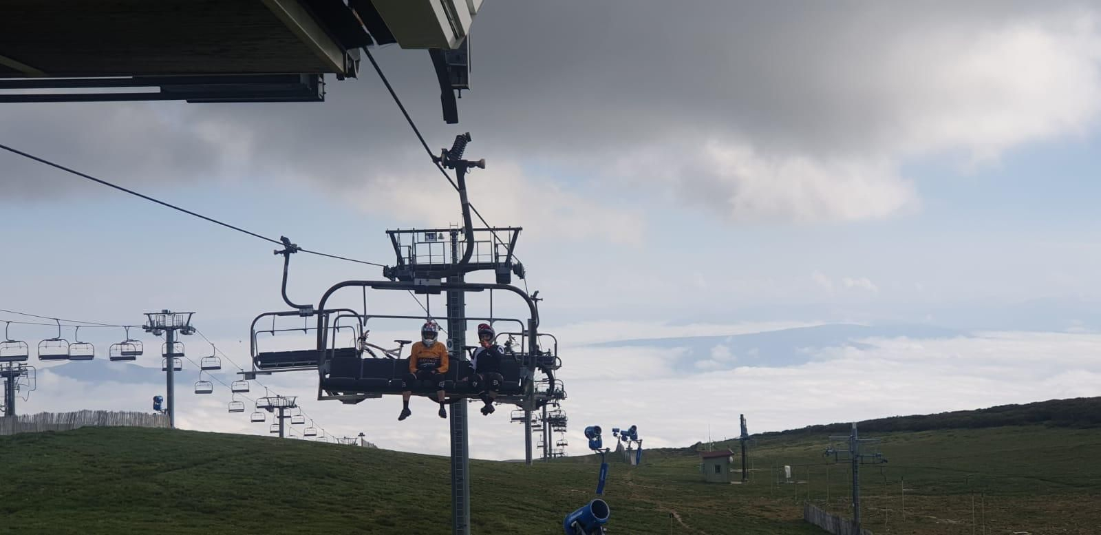El Bike park de Manzaneda recibe a sus primeros usuarios.