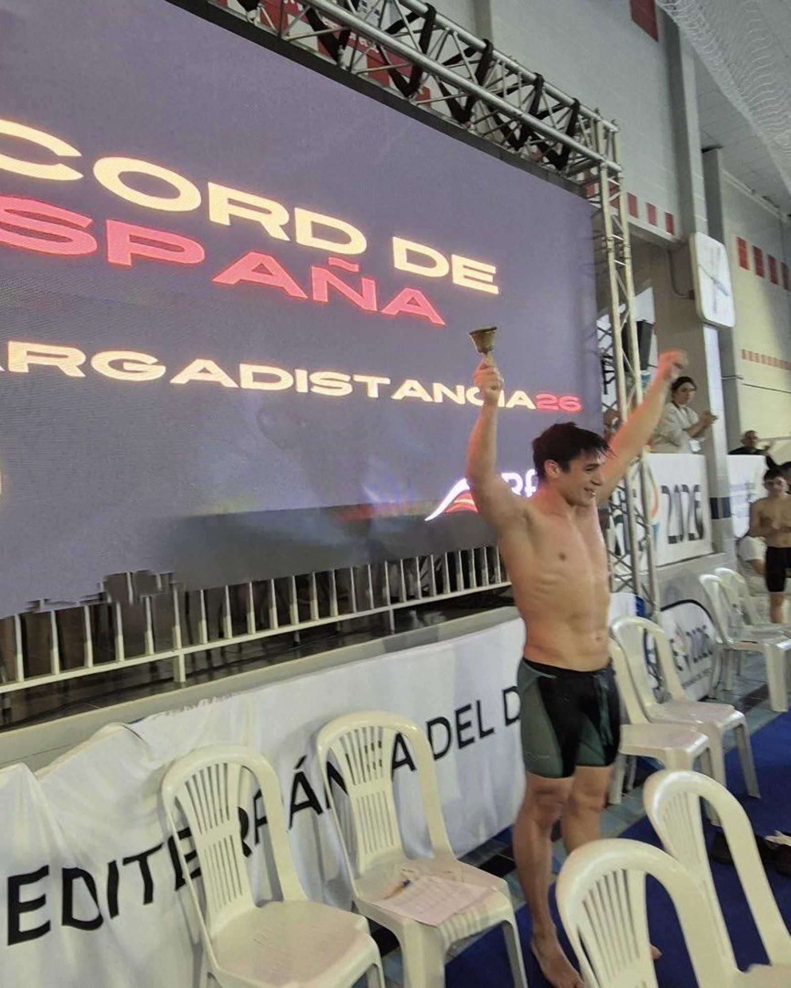 Méndez toca la campaña ayer tras su récord de España.