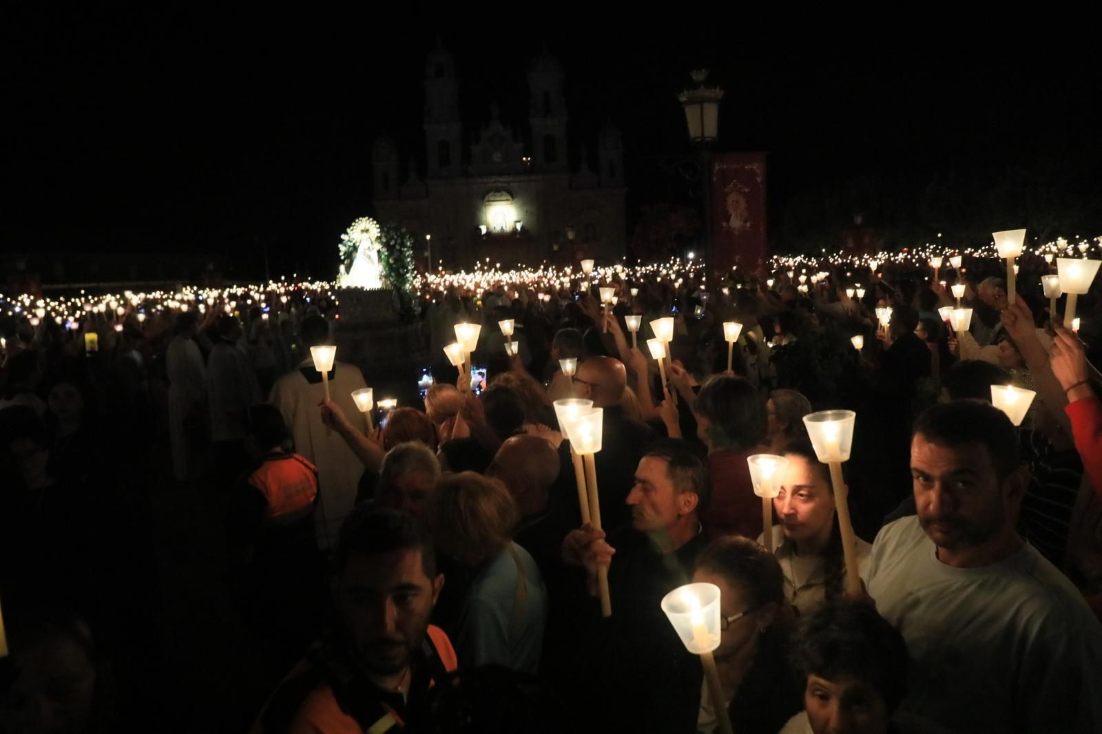 Galería | Un mar de luces iluminó el Santuario de Nosa Señora dos Milagros