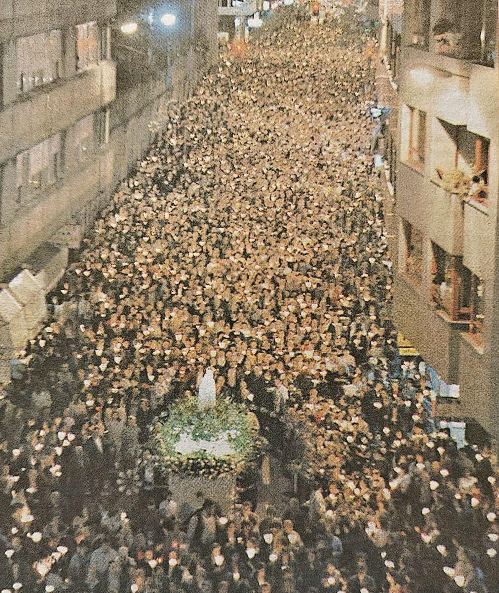La procesión de Fátima abarrotada de gente.