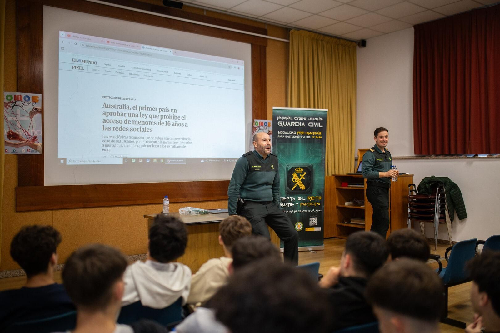 OURENSE 29/11/2024 LaRegion. Jornadas de ciberseguridad de la Guardia Civil en el Colegio Salesianos. Fotos: Sandra Iglesias