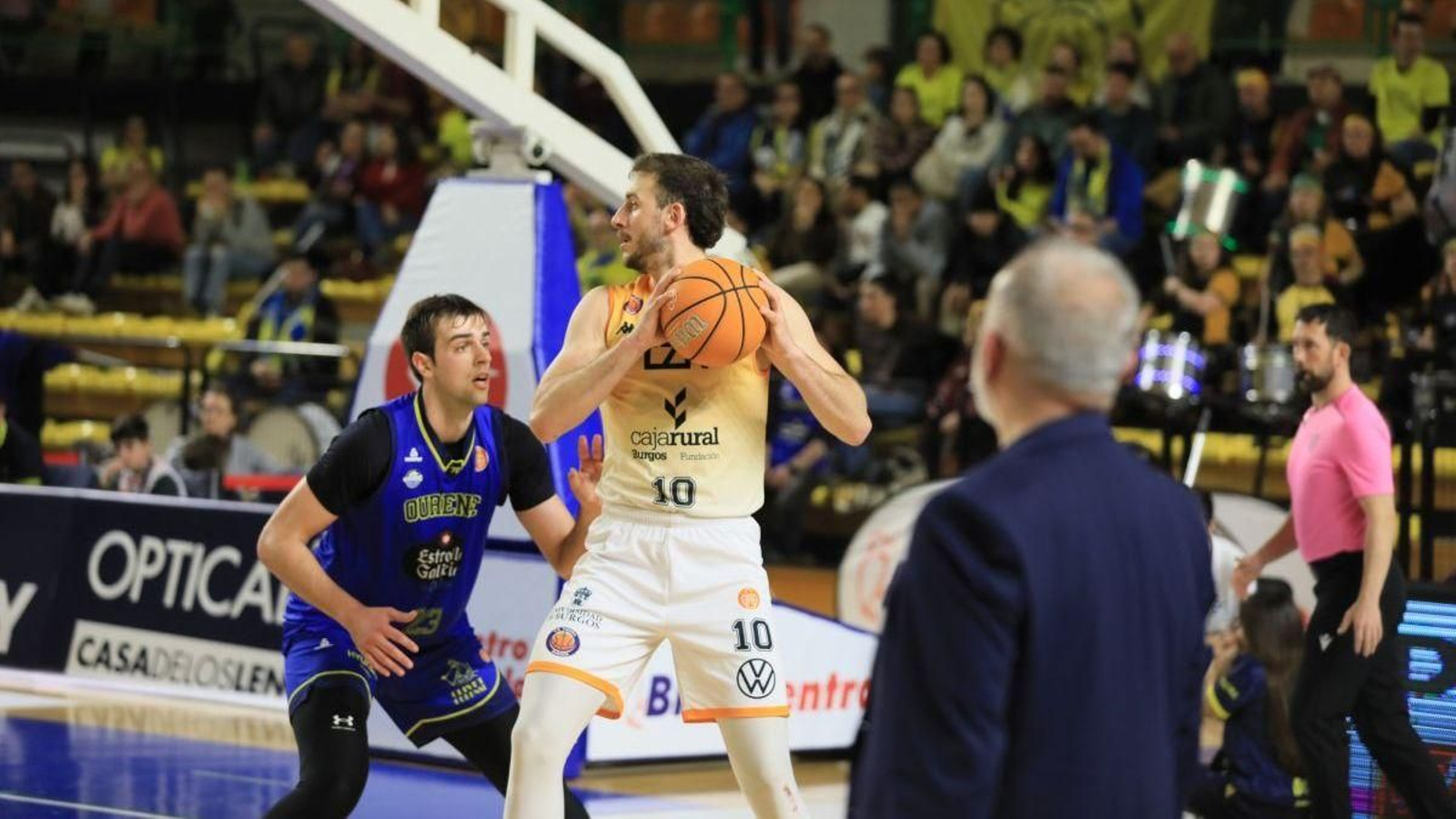 Seixas, del COB, defiende a Parrado el pasado curso. El Tizona será  el primer rival en la liga.
