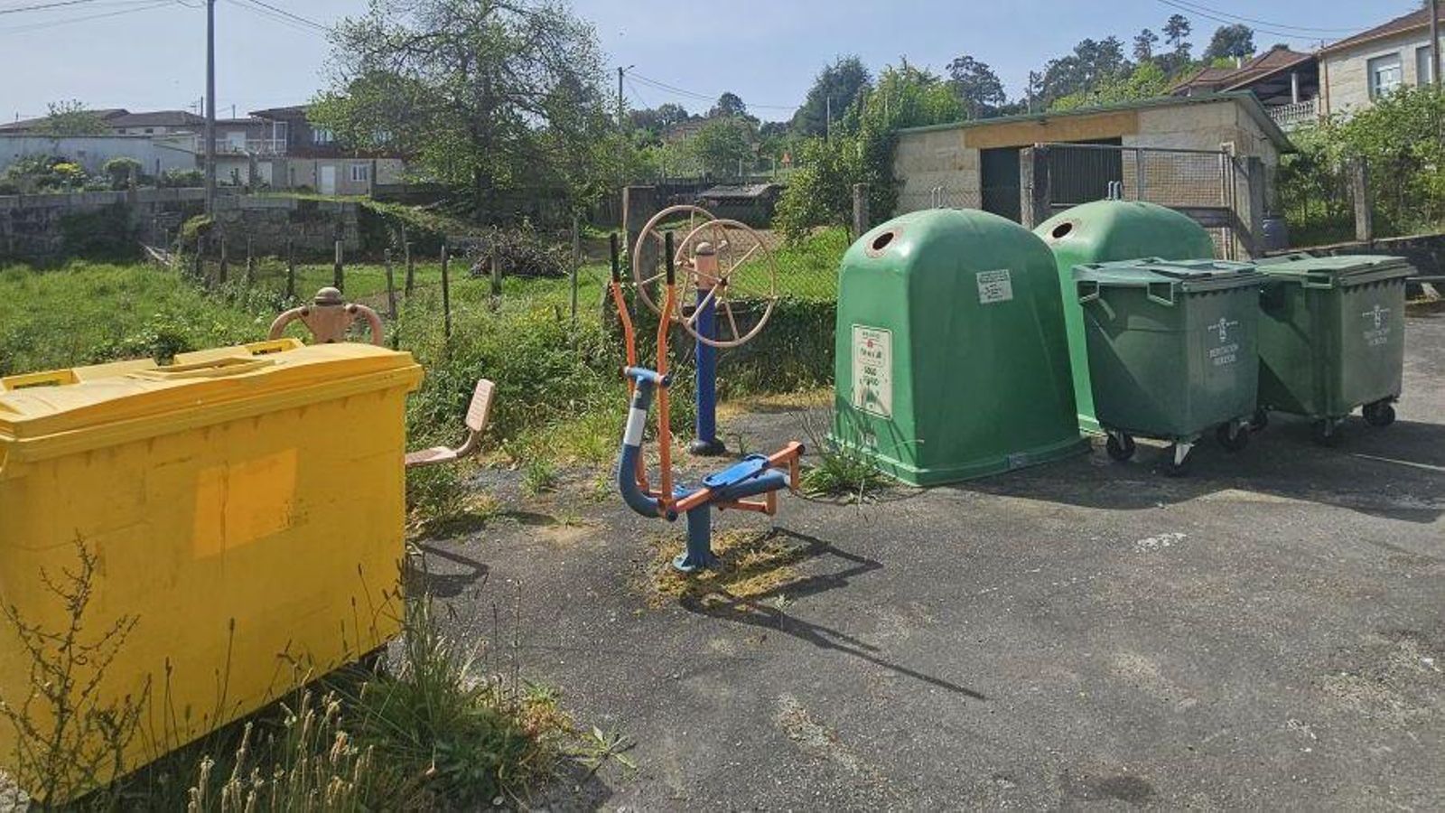 Ejercicio al lado de los contenedores.