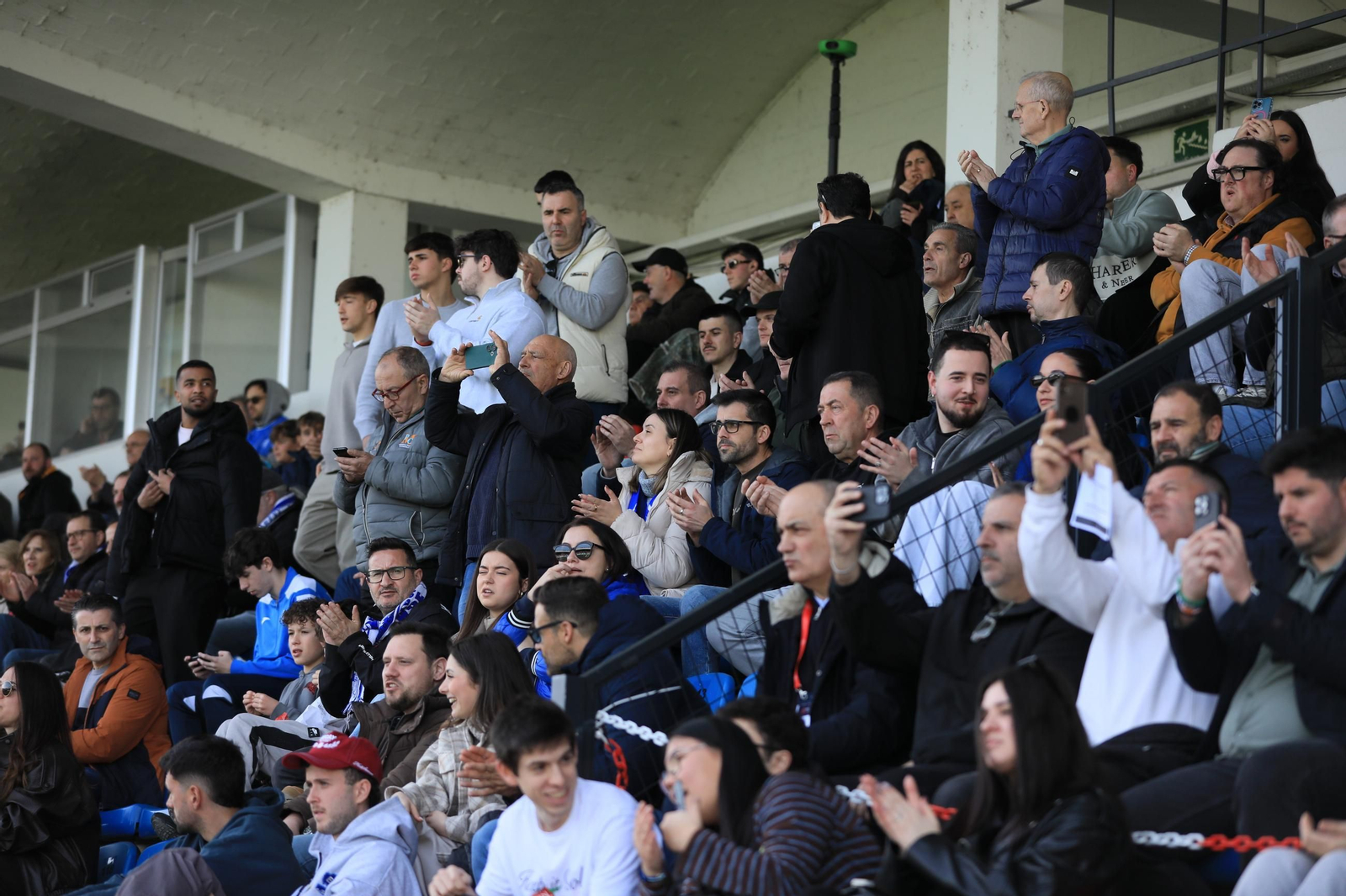 Galería | Alegría y resignación entre el Ourense CF y el Arenteiro en el Estadio de O Couto