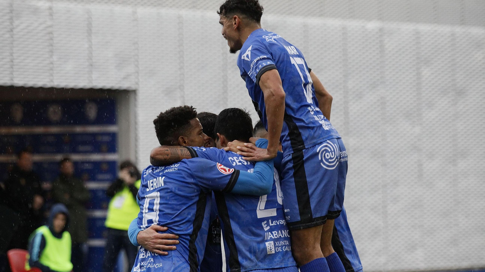 Galería | Tarde de lluvia y fútbol en O Couto para el Ourense CF y CD Guadalajara