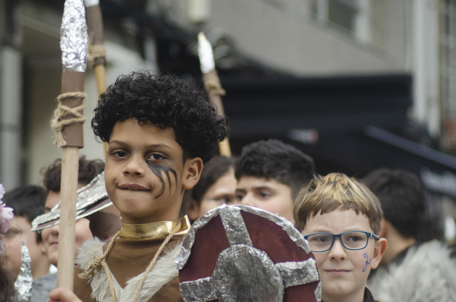 Galería | Las calles de Carballiño se llenan de color con el desfile escolar de Entroido