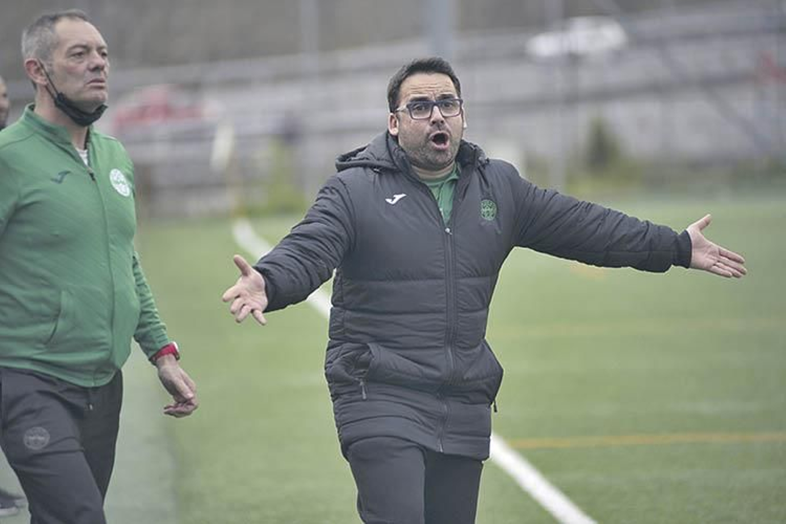 El entrenador del Pabellón, David Carnero, en el partido del sábado frente al Deportivo. (XESÚS FARIÑAS)