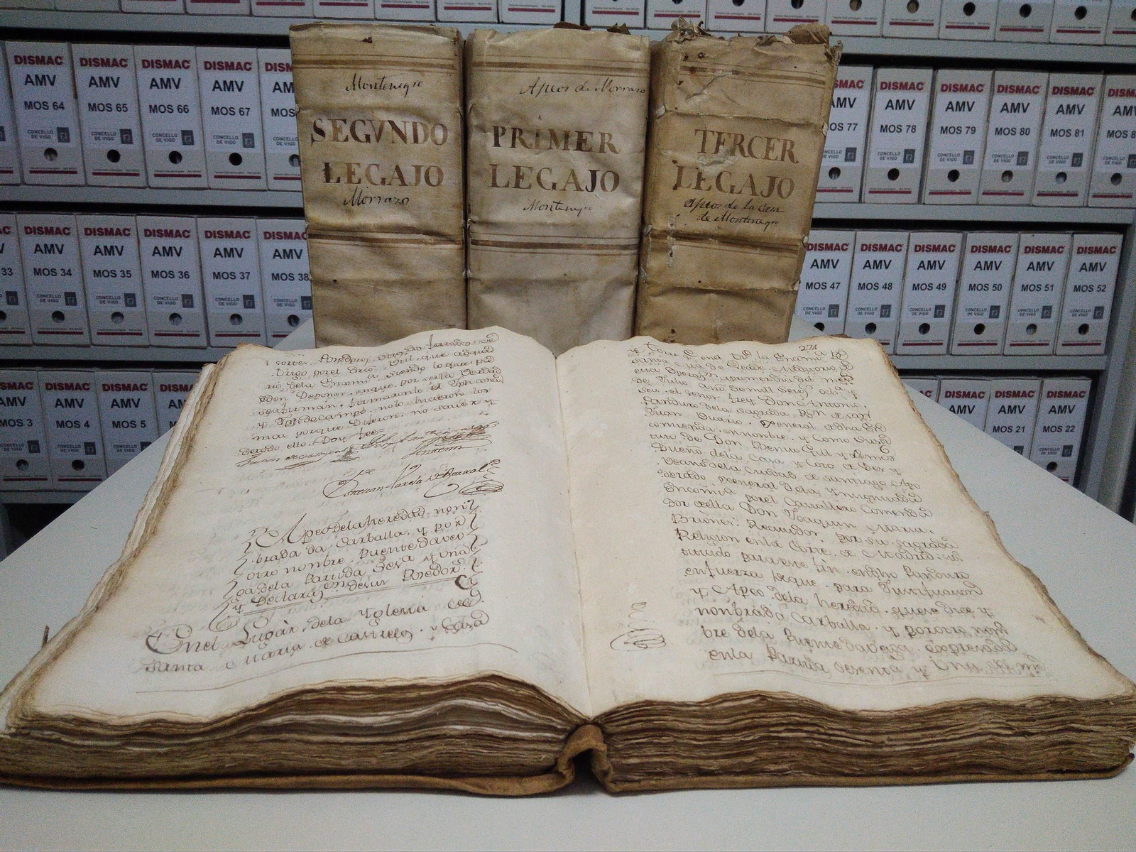 Documentos históricos en el Archivo Municipal.