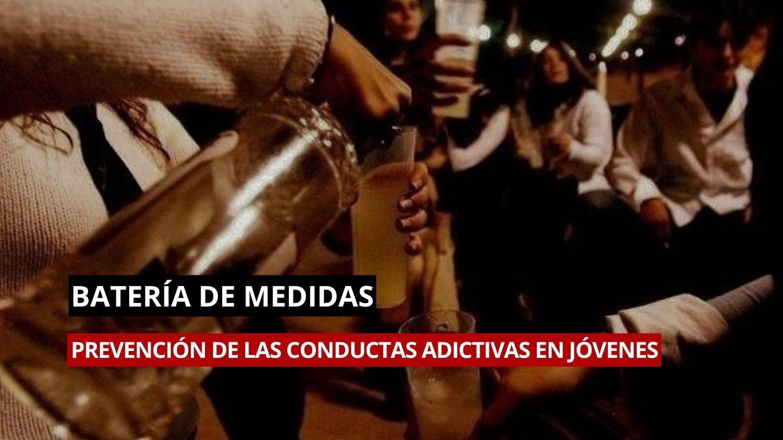 Jóvenes haciendo botellón